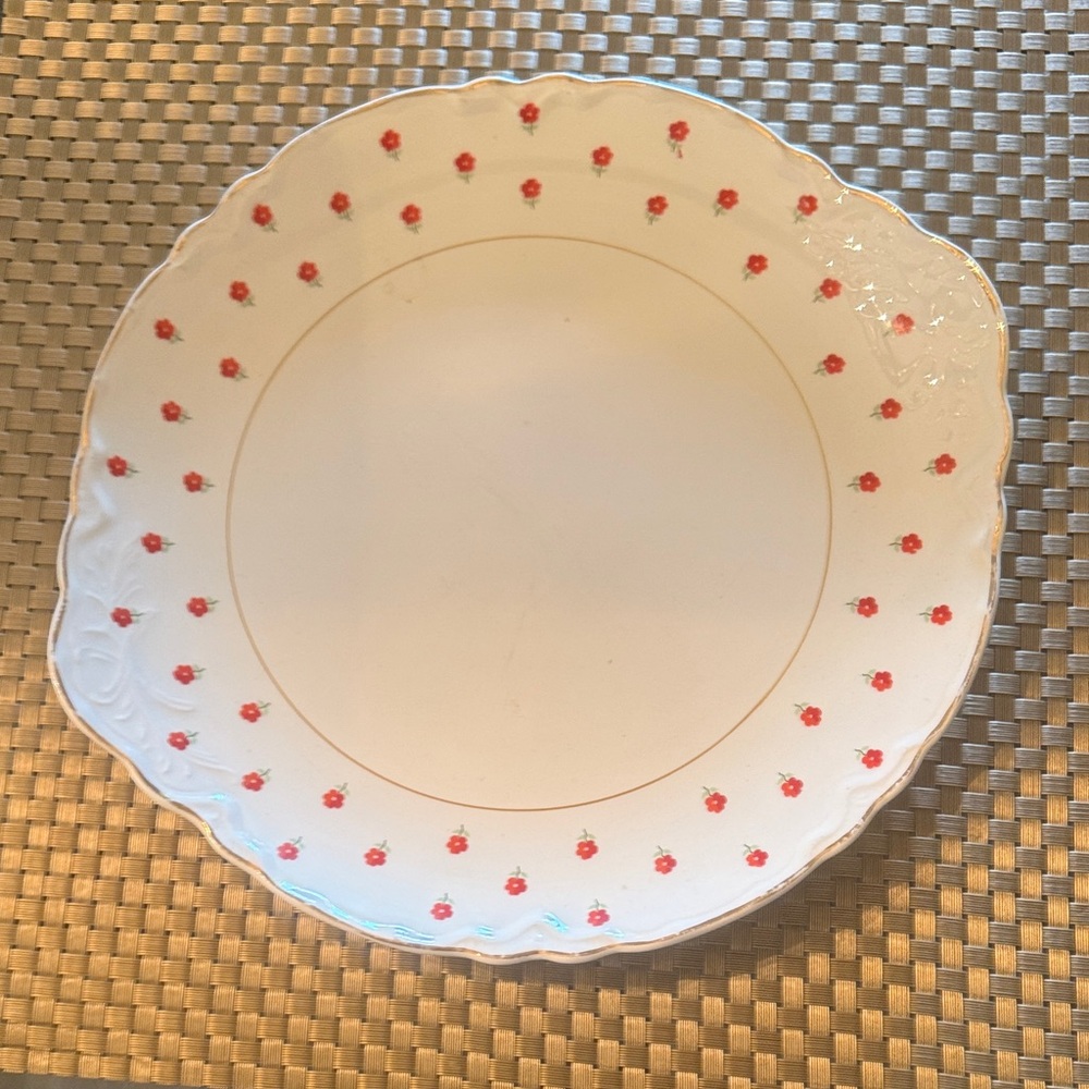 Vintage W.S. George White & Red Floral Dinner Plate Made in the USA/20th Century